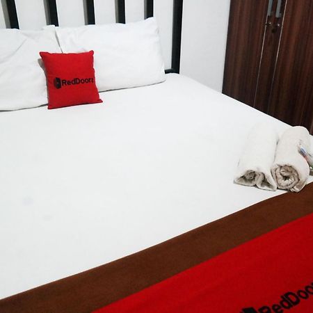 RedDoorz At Losari Area 3 Makasar Zewnętrze zdjęcie