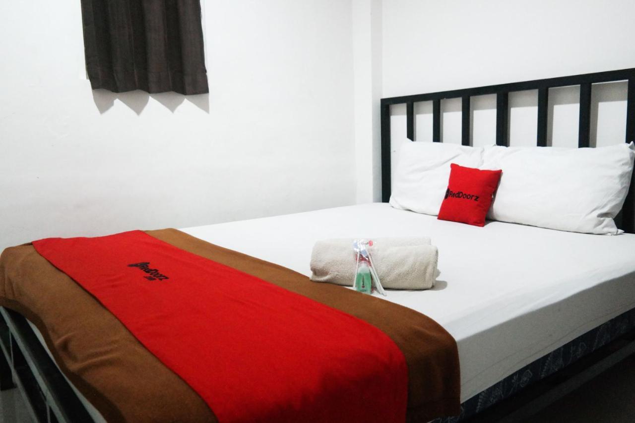 RedDoorz At Losari Area 3 Makasar Zewnętrze zdjęcie