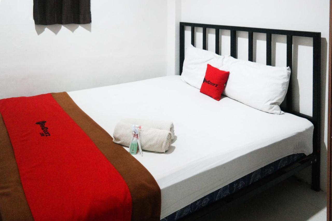 RedDoorz At Losari Area 3 Makasar Zewnętrze zdjęcie